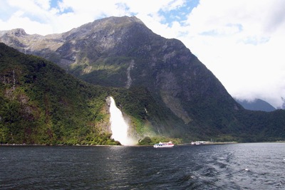 picture of Milford Sound
 NewZealand