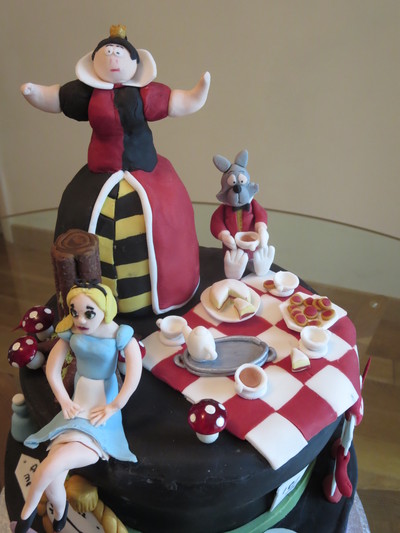 picture of Alice in wonderland
 cakes