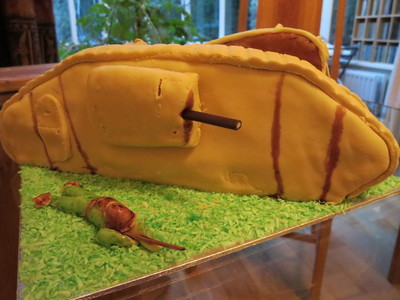 picture of World War 1 Tank
 cakes